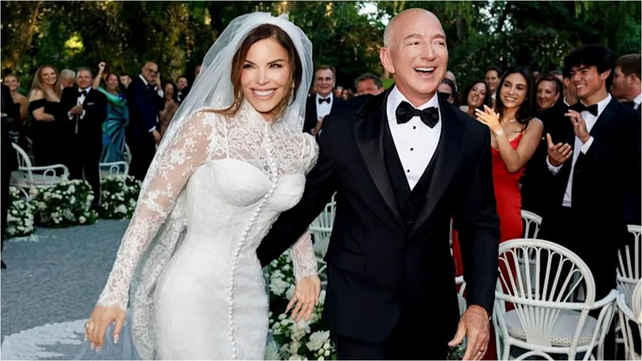 ప్రపంచ ధనంతులలో ఒకరైన అమెజాన్‌ వ్యవస్థాపకుడు జెఫ్‌ బెజోస్‌ వివాహ బంధంలోకి అడుగుపెట్టారు. తన 61 ఏళ్ల వయసులో తన ప్రియురాలైన 56 లారెన్‌ శాంచెజ్‌ను పెళ్లి చేసుకున్నారు. వీరిద్ధరి పెట్టి వేడుక ఇటలీలోని వెనిస్‌లో గల లాగూన్‌ ఐలాండ్‌లో శుక్రవారం మధ్యాహ్నం ఎంతో ఘనంగా జరిగింది. 