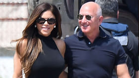 ‘నో స్పేస్‌ ఫర్‌ బెజోస్‌’.. అపర కుబేరుడు పెళ్లికి నిరసన సెగ