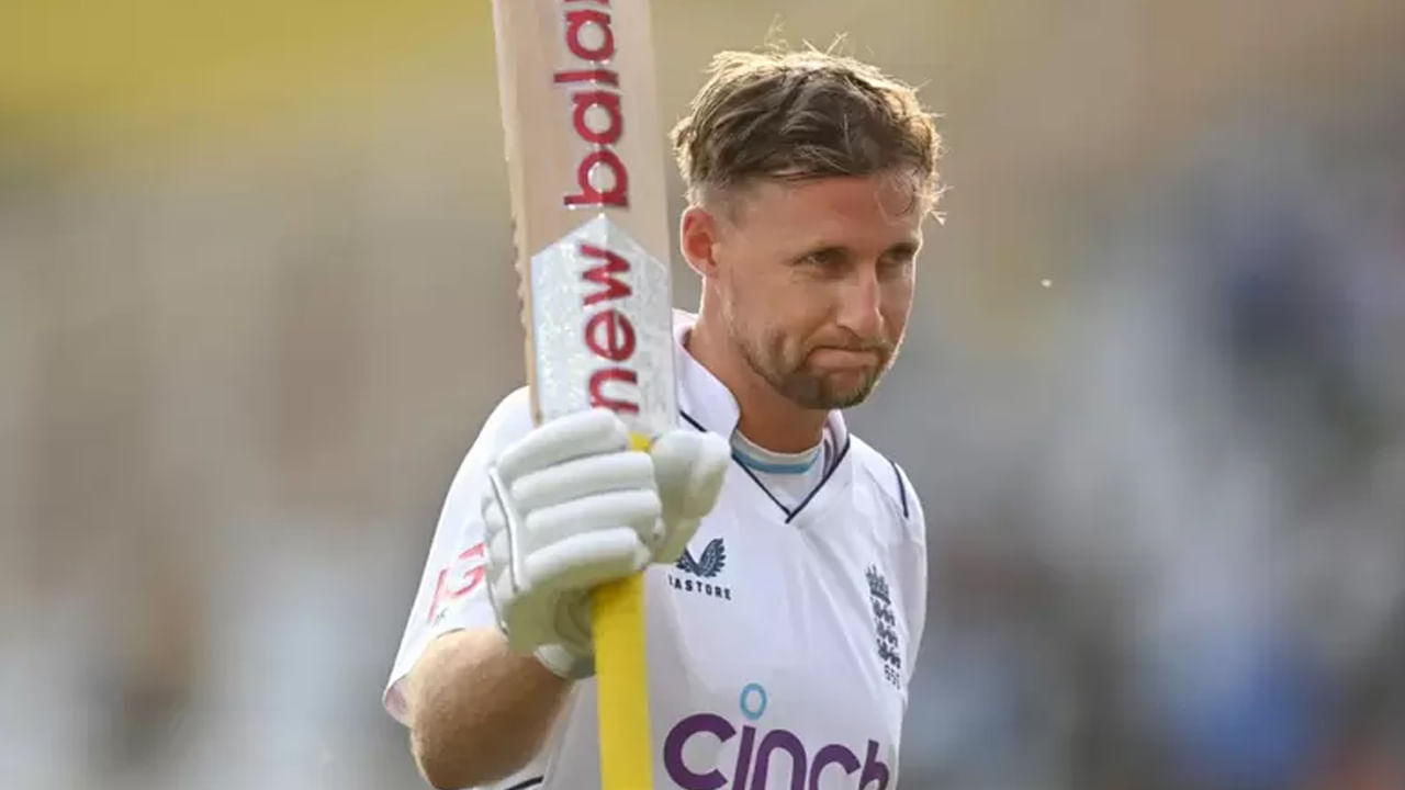 అదేవిధంగా, టీమిండియాపై 55 టెస్ట్ ఇన్నింగ్స్లు ఆడిన జో రూట్ ఒక్కసారి మాత్రమే డకౌట్ అయ్యాడు. అంటే భారత జట్టుపై రూట్ హవా ఏంటో అర్థమవుతోంది. అందుకే ఈ సిరీస్ను జో రూట్ vs టీం ఇండియా బౌలర్లుగా చిత్రీకరిస్తున్నారు. ఈ యుద్ధంలో చివరికి ఎవరు గెలుస్తారో వేచి చూడాలి.