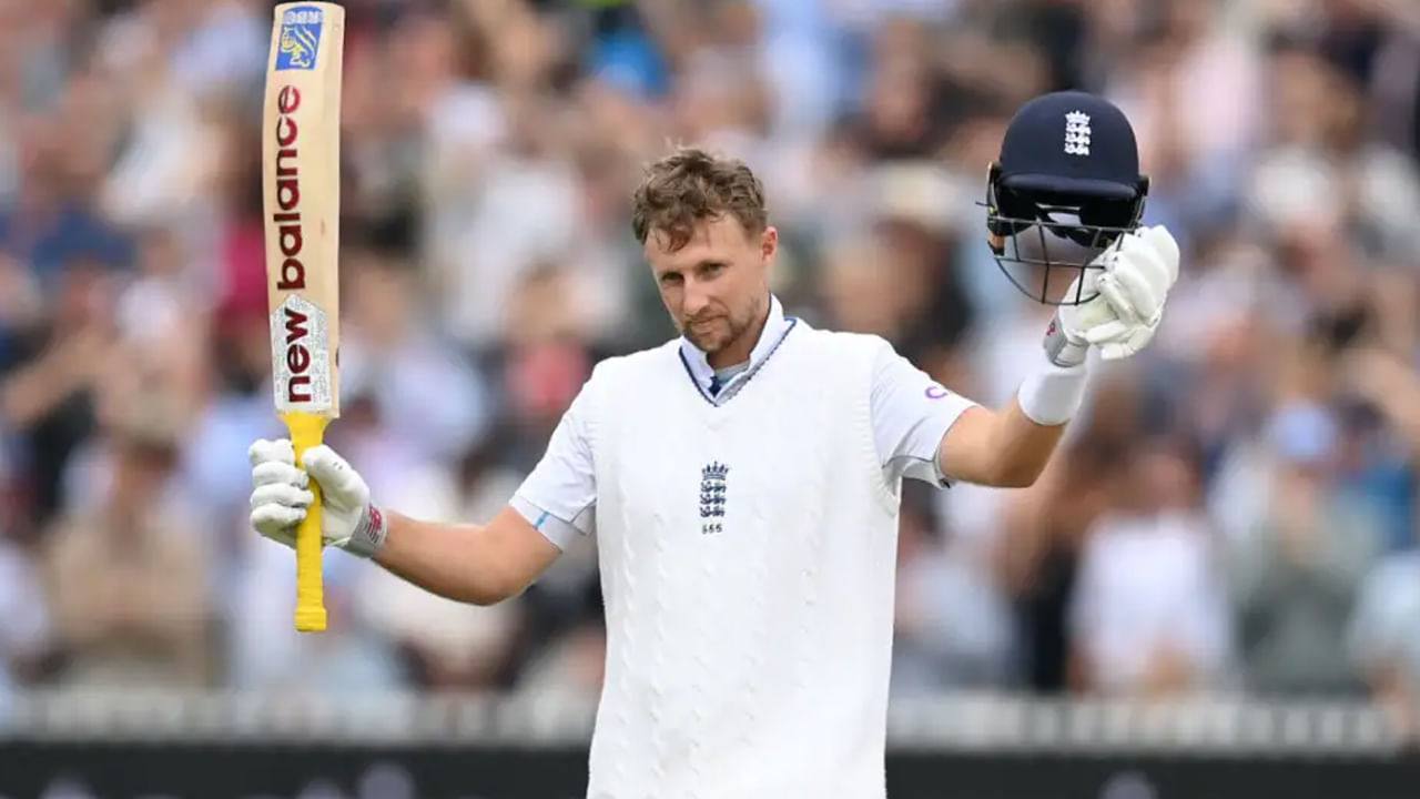 ఇప్పటివరకు భారత్తో 30 టెస్ట్ మ్యాచ్లు ఆడిన జో రూట్ 55 ఇన్నింగ్స్లలో బ్యాటింగ్ చేశాడు. ఈ సమయంలో అతను 2846 పరుగులు చేశాడు. అంటే, మ్యాచ్కు సగటున 58.08 పరుగులు చేశాడు. ఈ మధ్య, అతను 10 సెంచరీలు, 11 హాఫ్ సెంచరీలు కూడా చేశాడు. ఇక్కడ గమనించాల్సిన మరో ముఖ్యమైన విషయం ఏమిటంటే, జో రూట్ టీం ఇండియాపై ఎదుర్కొన్న బంతుల సంఖ్య. అంటే, భారత్తో జరిగిన టెస్ట్ సిరీస్లో ఇప్పటివరకు రూట్ 5171 బంతులు ఎదుర్కొన్నాడు. అంటే భారత్, ఇంగ్లాండ్ మధ్య జరిగిన టెస్ట్ సిరీస్లో కేవలం ముగ్గురు బ్యాటర్లు మాత్రమే 5000 కంటే ఎక్కువ బంతులు ఎదుర్కొన్నారు.