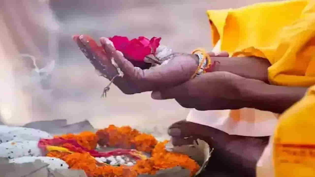 Jyeshta Amavasya 2025: ఇంట్లో డబ్బులకు ఇబ్బందులా.. జ్యేష్ఠ అమావాస్య రోజున ఈ పరిహారాలు చేయండి..