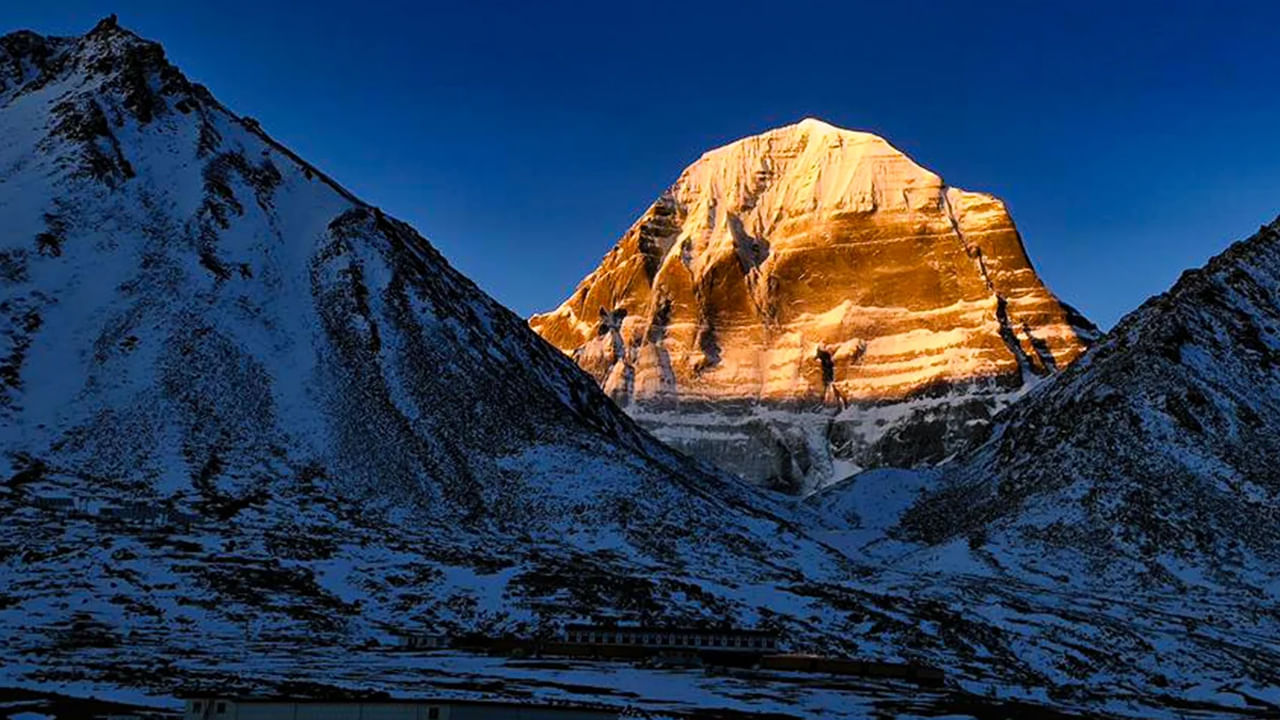  కైలాస మానస సరోవర యాత్ర అనేది హిందూ మతం, బౌద్ధమతం, జైన మతం, బోన్ మతాల నుండి వివిధ మతాల భక్తులను ఆకర్షించే పవిత్ర యాత్ర. ఈ ప్రయాణం యాత్రికులను టిబెట్‌లోని కైలాస పర్వతం, మానస సరోవర సరస్సుకు తీసుకెళుతుంది, ఉత్కంఠభరితమైన హిమాలయ ప్రకృతి దృశ్యాల మధ్య ఆధ్యాత్మికత, సాహసవంతమైన ప్రయాణం. 