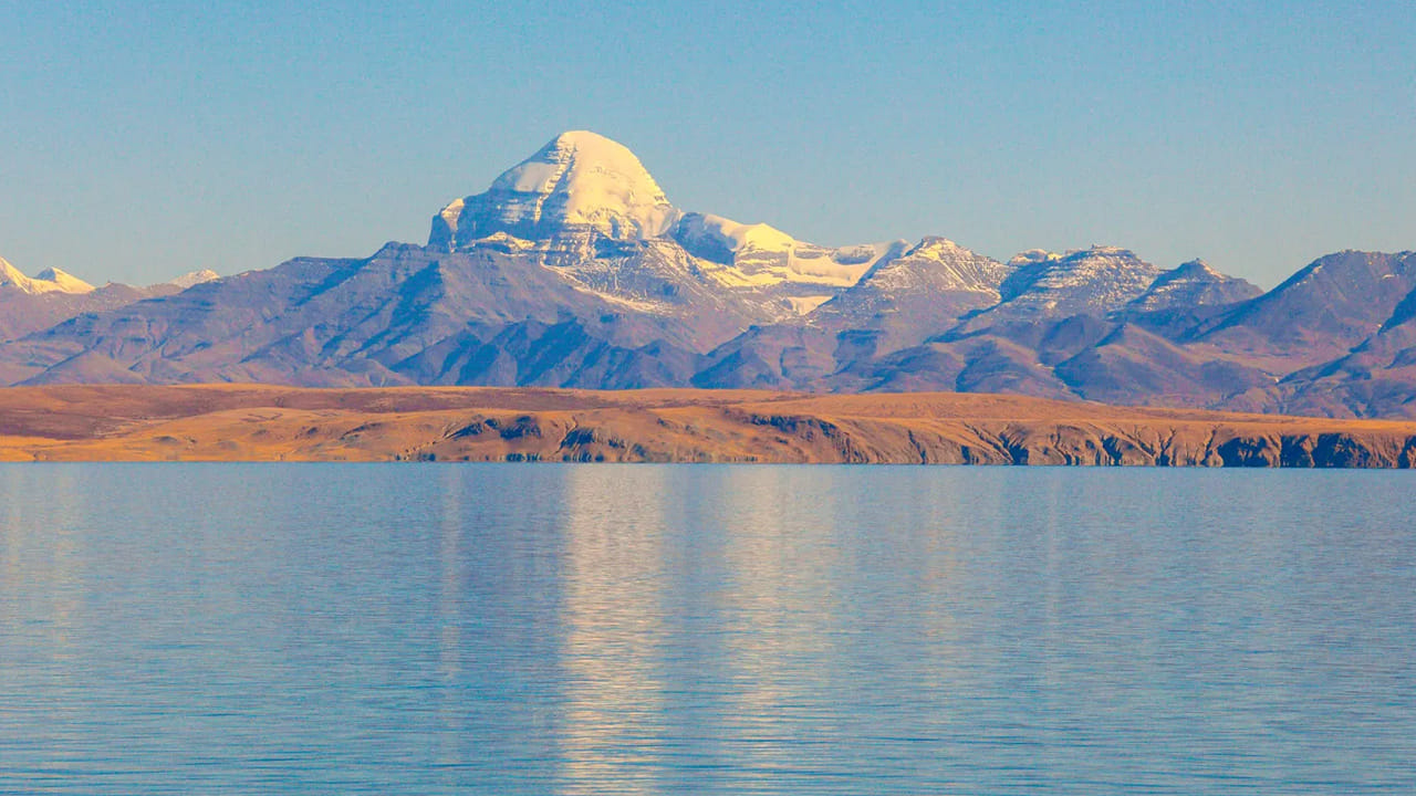 2017 డోక్లాం ప్రతిష్టంభన, COVID-19 మహమ్మారి కారణంగా ఐదేళ్ల పాటు నిలిపివేయబడిన కైలాస మానసరోవర్ యాత్ర ఈ జూన్‌ 30న సిక్కింలో తిరిగి ప్రారంభమవుతుంది. ఇది 22 రోజులు కొనసాగుతుంది. సిక్కిం రాజధాని గ్యాంగ్‌టక్‌లోని ఇండో-చైనా సరిహద్దు నుంచి యాత్రికులు తమ కైలాస మానసరోవర్ యాత్రను ప్రారంభిస్తారు.