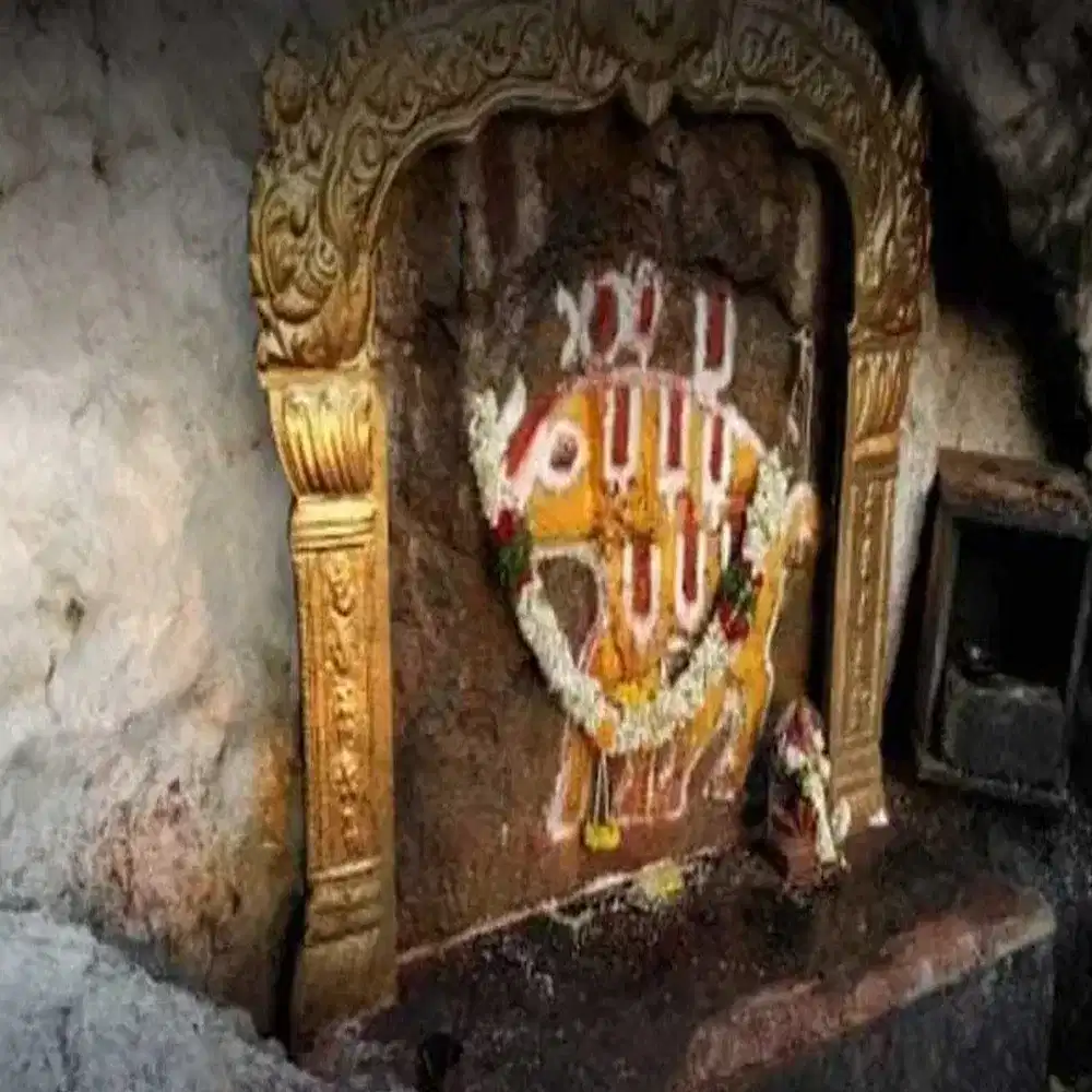 స్వామివారిని దర్శించుకోవాలంటే కరీంనగర్ నుంచి గోదావరి ఖనికి కమాన్ పూర్ మీదుగా వెళ్లే ప్రత్యేక బస్ లు ఉంటాయి . కరీంనగర్ నుండి కమానపూర్ మీదుగా పెద్దపల్లి బస్ లు వెళ్తాయి . ఇక ఈ దేవాలయానికి దగ్గరగా ఉన్న రైల్వే స్టేషన్ పెద్ద పల్లి . అక్కడి నుండి ఈ దేవాలయనికి ఆటో లు ,బస్సుల్లో కూడా చేరుకోవచ్చు.