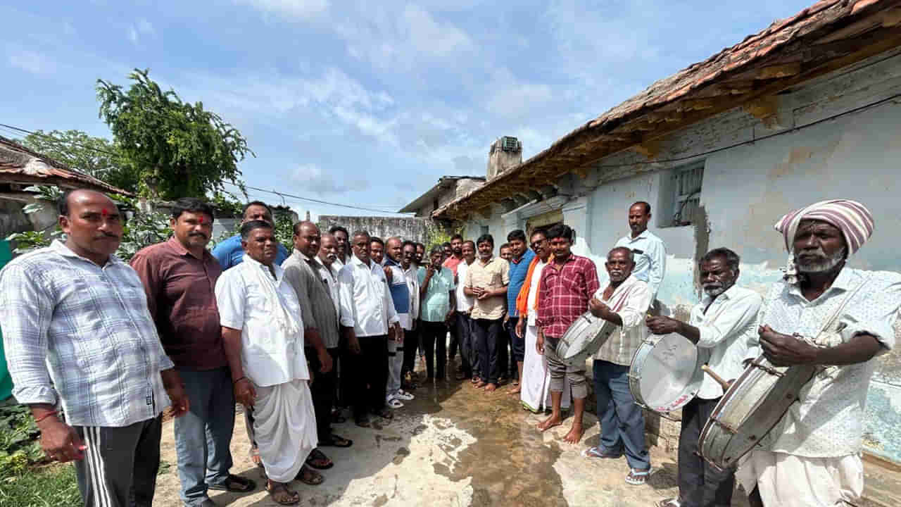 వరుణిడి కరుణ కోసం ప్రత్యేక పూజలు.. వానలు పడేందుకు కప్ప తల్లి ఆటలు..