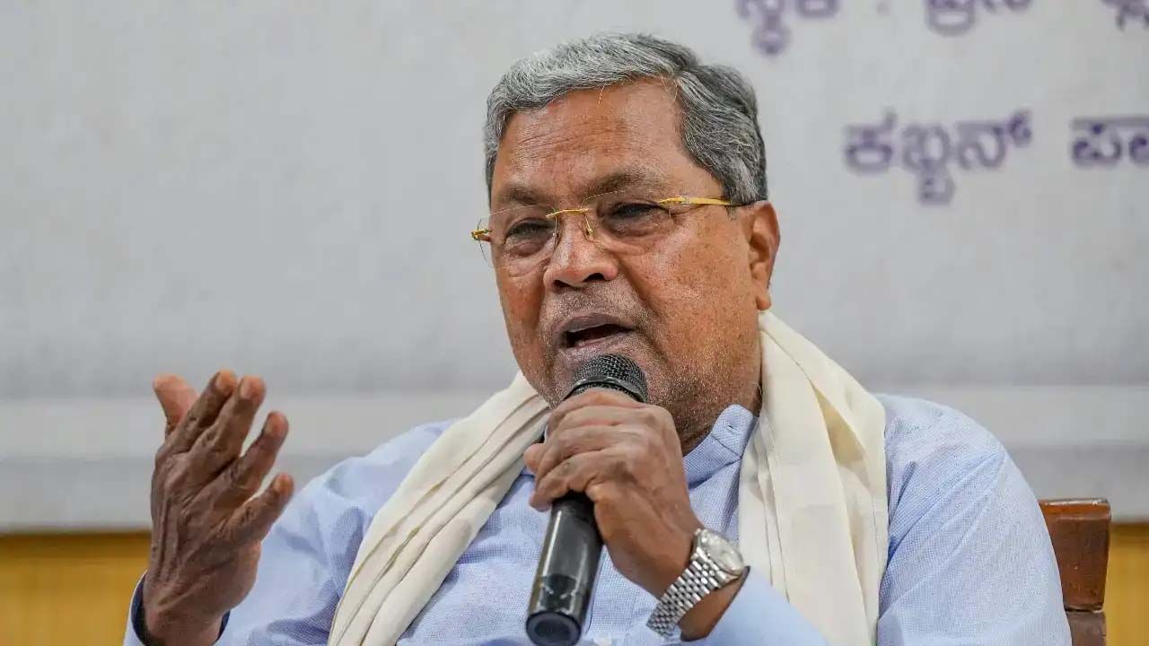 తొక్కిసలాటపై కర్ణాటక సర్కార్ సీరియస్.. బెంగళూరు CP సహా పలువురు అధికారుల సస్పెన్షన్!
