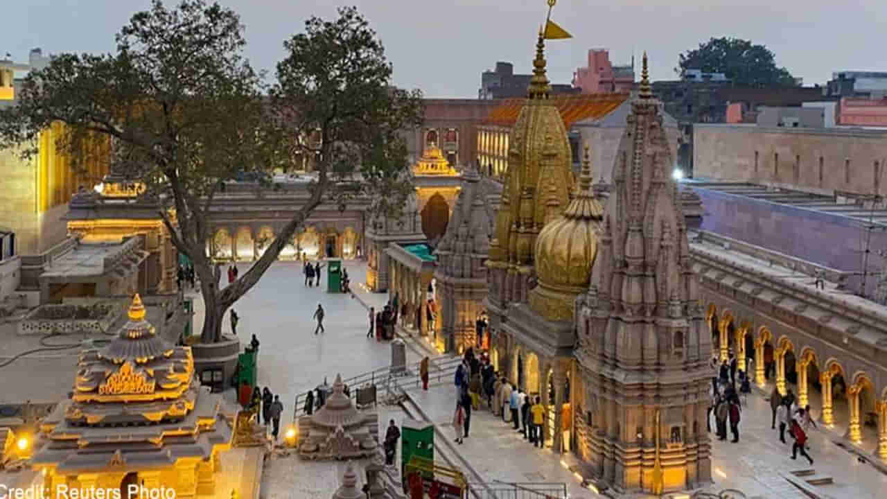 Kashi Temple: కాశీ విశ్వనాథ ఆలయంలో శ్రావణ సన్నాహాలు.. ప్రోటోకాల్ దర్శనంపై నిషేధం, ప్రత్యక్ష దర్శన సౌకర్యం..