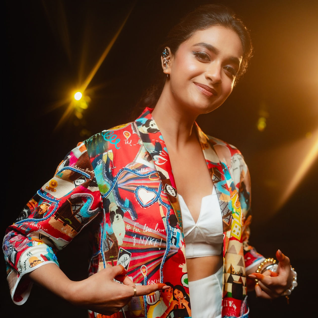 డబ్బు నాకు అవసరం అప్పా.. అలవాటు కాదు అంటూ జల్సాలో త్రివిక్రమ్ ఓ డైలాగ్ రాసారు గుర్తుందా..? ఇప్పుడు మన హీరోయిన్లకు ఈ మాట సరిగ్గా సరిపోతుంది. బాలీవుడ్ అనేది అవసరమే కానీ అలవాటు కాదంటున్నారు వాళ్లు. అకేషనల్‌గా ఓకే గానీ అక్కడే సెటిల్ అయిపోవాలనే తొందరేం లేదంటున్నారు. అందుకే హిందీలో భారీ బ్రేక్స్ ఇస్తున్నారు సౌత్ హీరోయిన్లు.