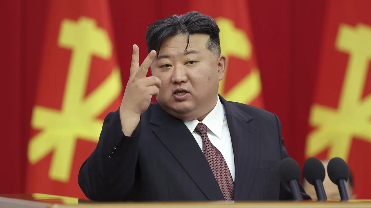 Kim Jong Un: ఇదేం అరాచకం మావ.! కలియుగ యమ'కిమ్'కరుడు.. అన్ని ఫోన్లు చూసేస్తున్నాడుగా