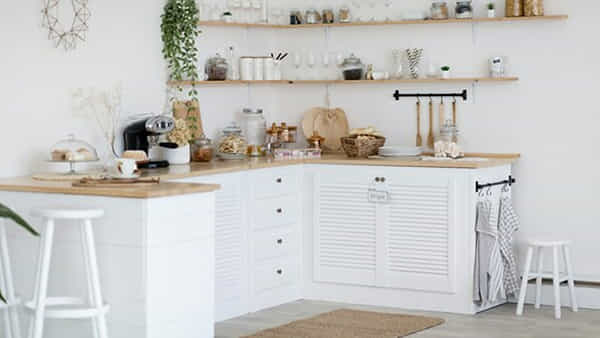 Kitchen Vastu Tips: వంట గదిలో వాస్తు దోషమా.. చిన్న చిన్న టిప్స్ తో దోషాన్ని ఎలా తగ్గించవచ్చంటే..