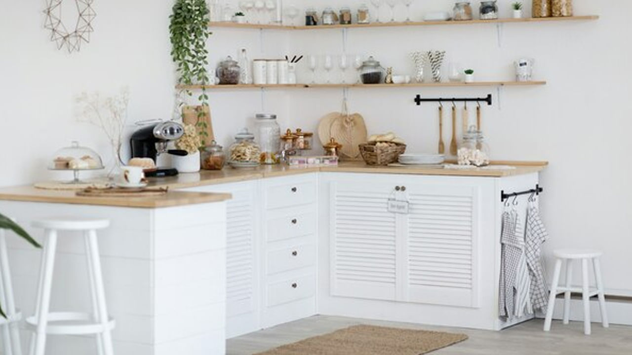 Kitchen Vastu Tips: వంట గదిలో వాస్తు దోషమా.. చిన్న చిన్న టిప్స్ తో దోషాన్ని ఎలా తగ్గించవచ్చంటే..