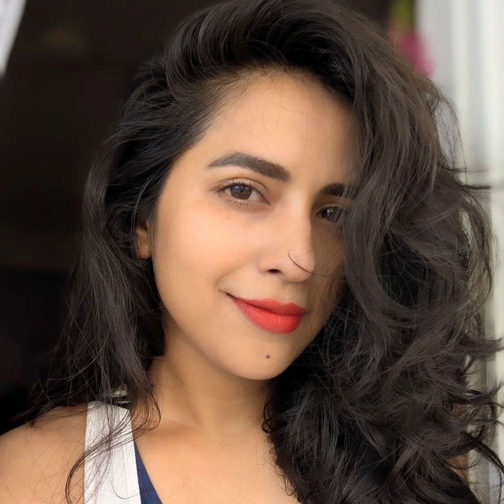 కోమలి ప్రసాద్ ఇప్పుడిప్పుడే తెలుగులో పాపులర్ అవుతుంది. హీరోయిన్ గా… క్యారెక్టర్ ఆర్టిస్టుగా వరుస సినిమాలు, వెబ్ సిరీస్ చేస్తూ ప్రేక్షకులను అలరిస్తుంది. తాజాగా బాక్సాఫీస్ వద్ద దూసుకుపోతున్న హిట్ 3 చిత్రంలో పవర్ ఫుల్ పోలీస్ ఆఫీసర్ పాత్రను పోషించింది.