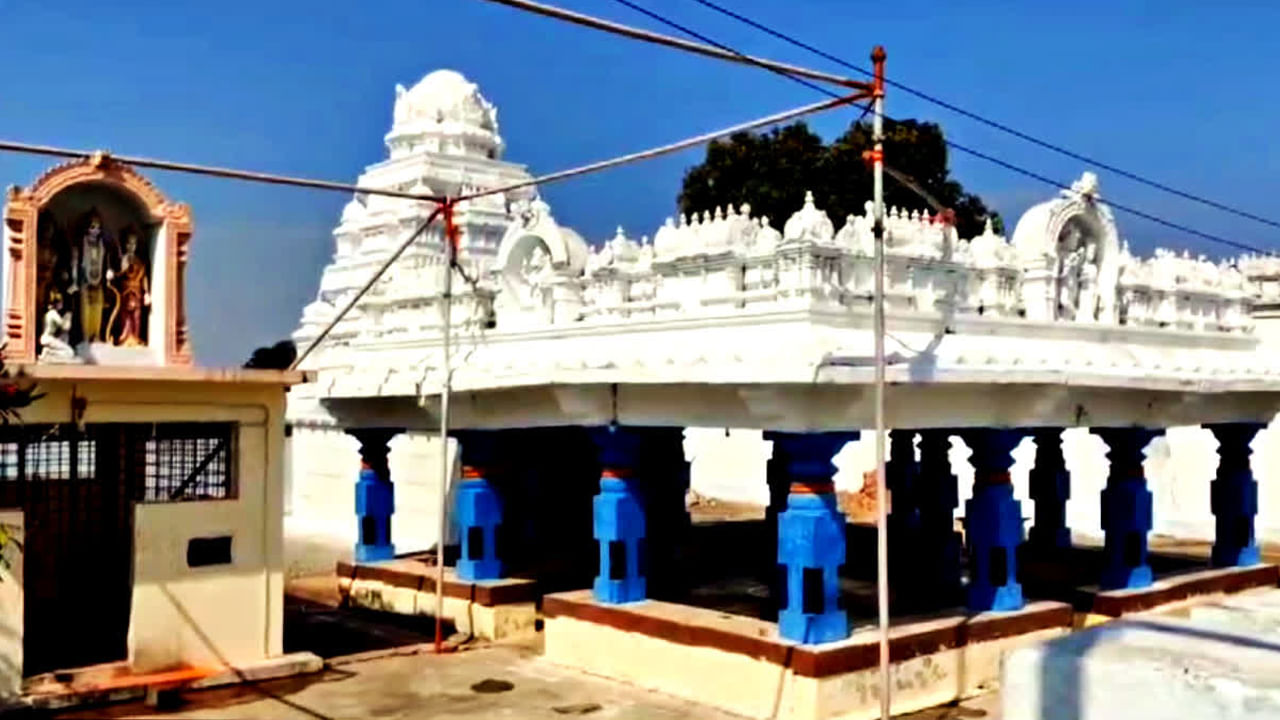 తెలంగాణలోని సిద్ధిపేట జిల్లాలో భూంపల్లి మండలం దుబ్బాక చేరువలో ఉన్న రామేశ్వరం పల్లి గ్రామంలో ఇసుక లింగ  ఆలయం ఉంది. ఈ క్షేత్రన్నీ దక్షిణ కాశీగా రాష్ట్రంలోని భక్తులు పిలుస్తారు. ఈ గుడి చరిత్ర చాలానే ఉంది. 