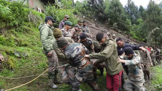 ఎయిర్‌పోర్ట్‌లో విమానం ల్యాండింగ్.. ఒక్కసారిగా దుమ్ము తుఫాన్ బీభత్సం.. సీన్ కట్ చేస్తే