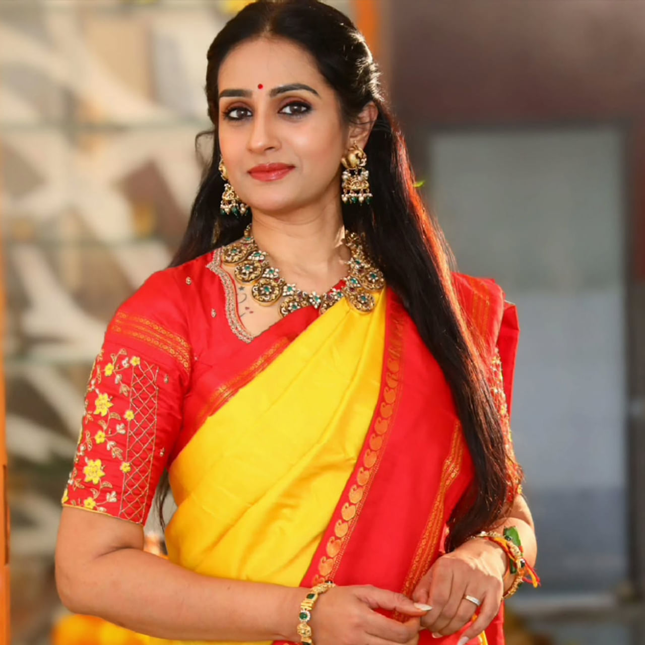 తెలుగు సినీప్రియులకు పరిచయం అవసరంలేని పేరు లయ. ఒకప్పుడు అందం, అభినయంతో జనాల హృదయాలను గెలుచుకుంది. గ్లామర్ పాత్రలకు దూరంగా ఉంటూ సహజ నటన, సంప్రదాయ పద్దతిలో కనిపిస్తూ తనదైన నటనతో మెప్పించింది. కెరీర్ పీక్స్ లో ఉండగానే పెళ్లి చేసుకుని విదేశాల్లో సెటిల్ అయ్యింది.