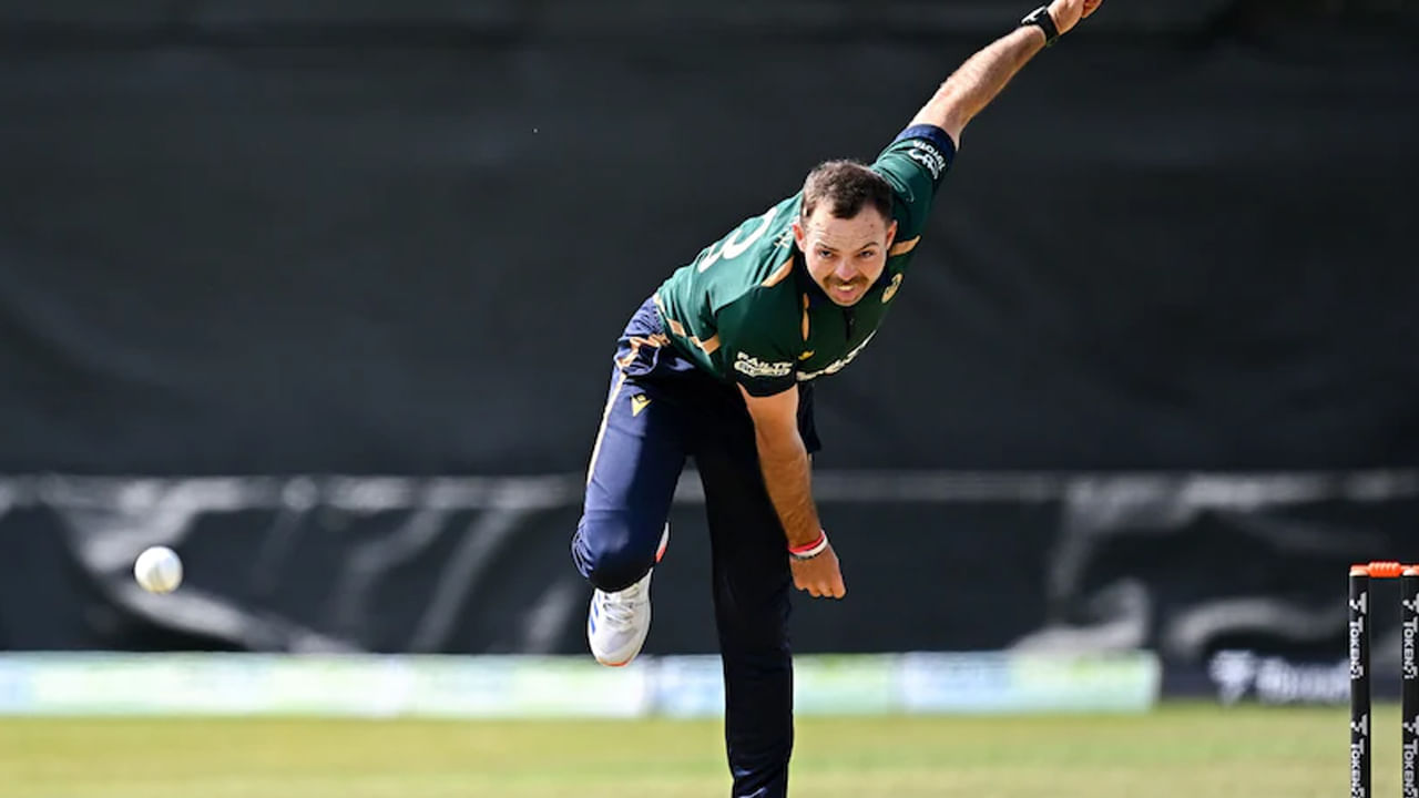 1. లియామ్ మెక్కార్తీ (ఐర్లాండ్): 2025 జూన్ 15న బ్రెడీలో వెస్టిండీస్తో జరిగిన పురుషుల T20Iలో ఐర్లాండ్కు చెందిన లియామ్ మెక్కార్తీ ఒక టెస్ట్ దేశం బౌలర్ చేసిన చెత్త గణాంకాలను నమోదు చేశాడు. అతను 4 ఓవర్లు బౌలింగ్ చేసి వికెట్ తీసుకోకుండా 81 పరుగులు ఇచ్చాడు. బలమైన వెస్టిండీస్ బ్యాటింగ్ లైనప్తో ఈ ఐరిష్ ఫాస్ట్ బౌలర్ ఇబ్బంది పడ్డాడు.