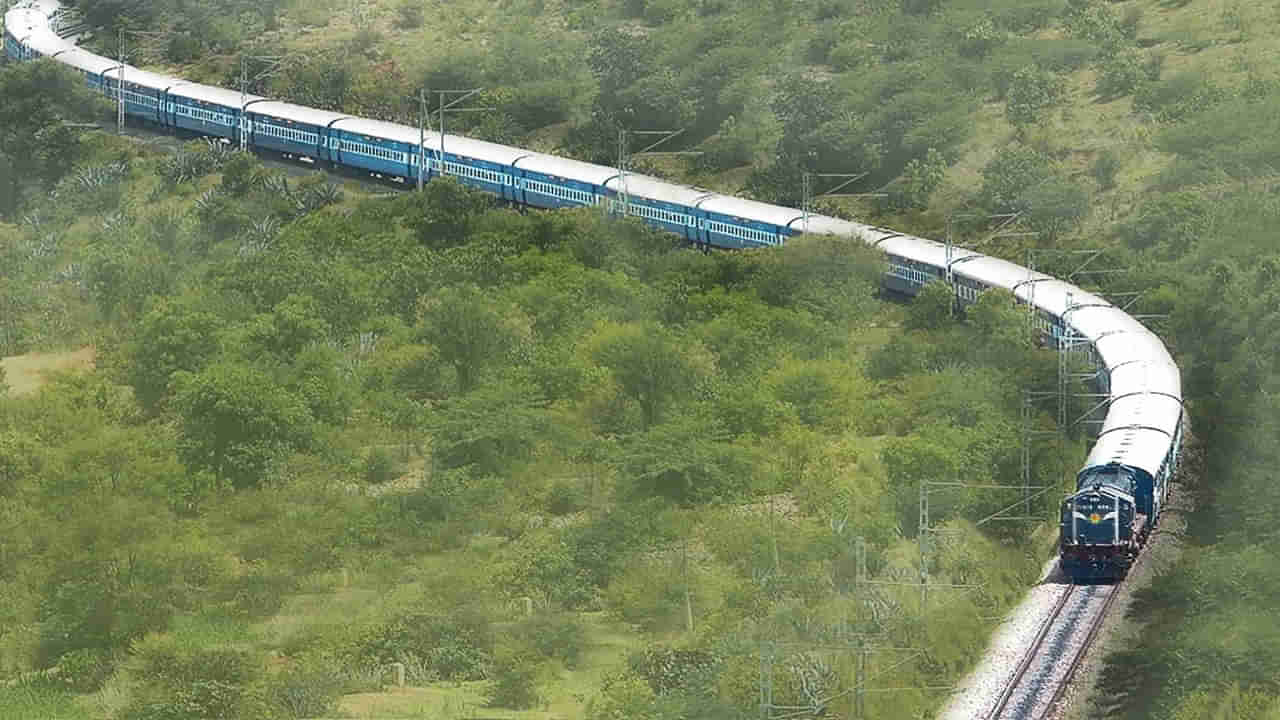 ఓరీ దేవుడో... ఇదేం రైలుబండిరా సామీ.. ఇందులో ప్రయాణికులు కూర్చొనే అలిసిపోతారట..!