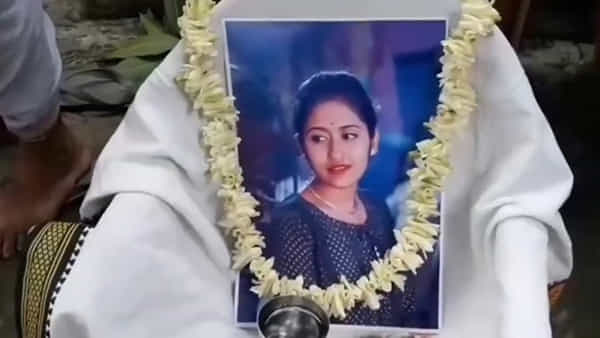 అన్యమతస్థుడిని పెళ్లి చేసుకున్న కూతురు.. బతికి ఉండగానే పిండం పెట్టిన తల్లిదండ్రులు.. ఎక్కడంటే..