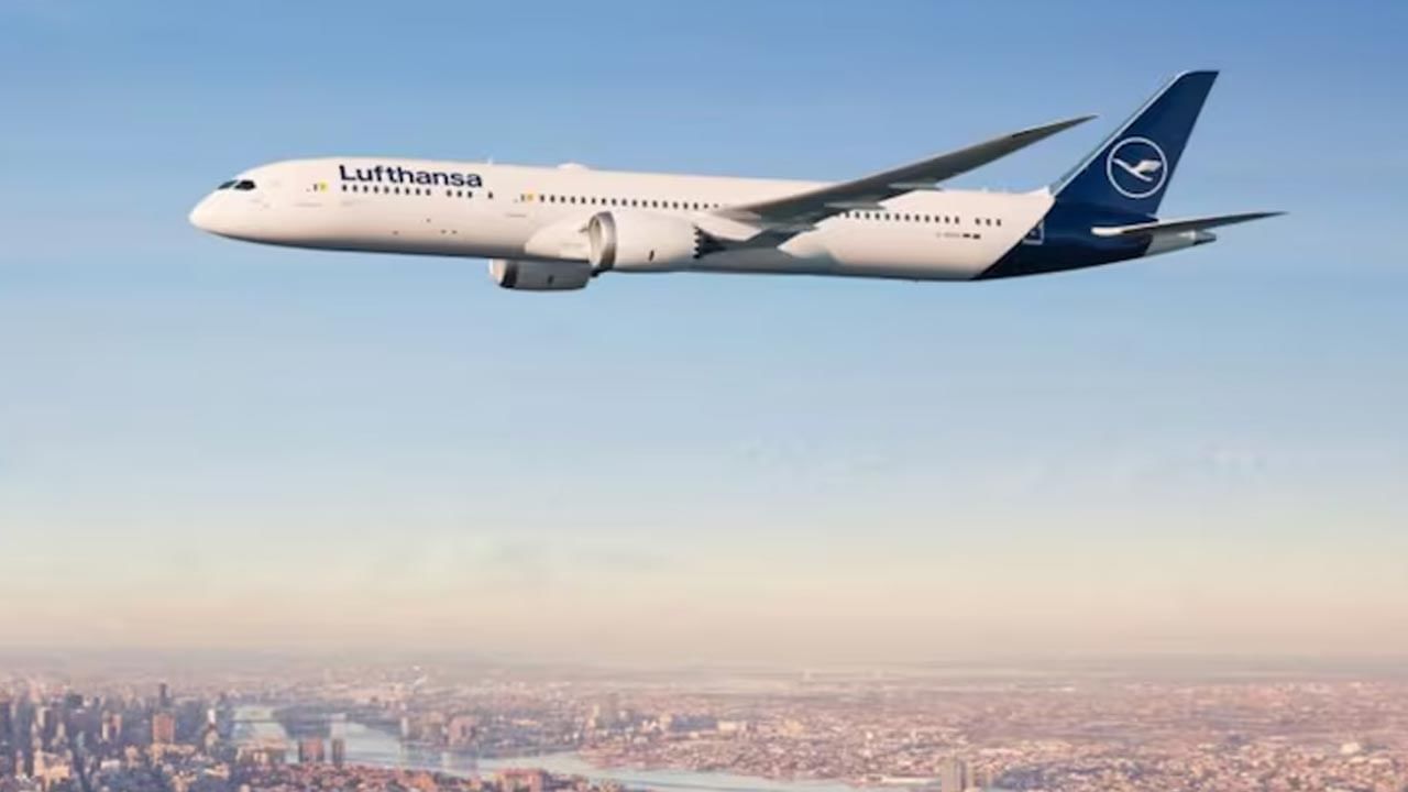 జర్మనీ నుంచి హైదరాబాద్కు వస్తున్న విమానం.. సడన్గా వెనక్కి.. ఏం జరిగిందంటే..