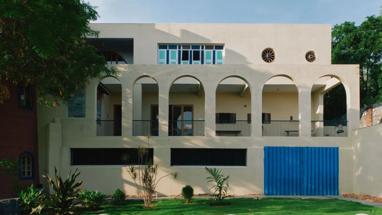 లోకల్ అథారిటీస్ ఇచ్చిన యాక్సప్టేన్సీ లెటర్ అలాగే ఆక్యుపెన్సీ సర్టిఫికేట్లను చూపించమని మీరు డెవలపర్ని అడగవచ్చు. ఈ ధృవపత్రాలు ప్రాజెక్ట్ ప్రస్తుత నిర్మాణ ఉప-చట్టాలు - ఇతర నిబంధనలకు అనుగుణంగా ఉన్నట్లు సూచిస్తాయి.