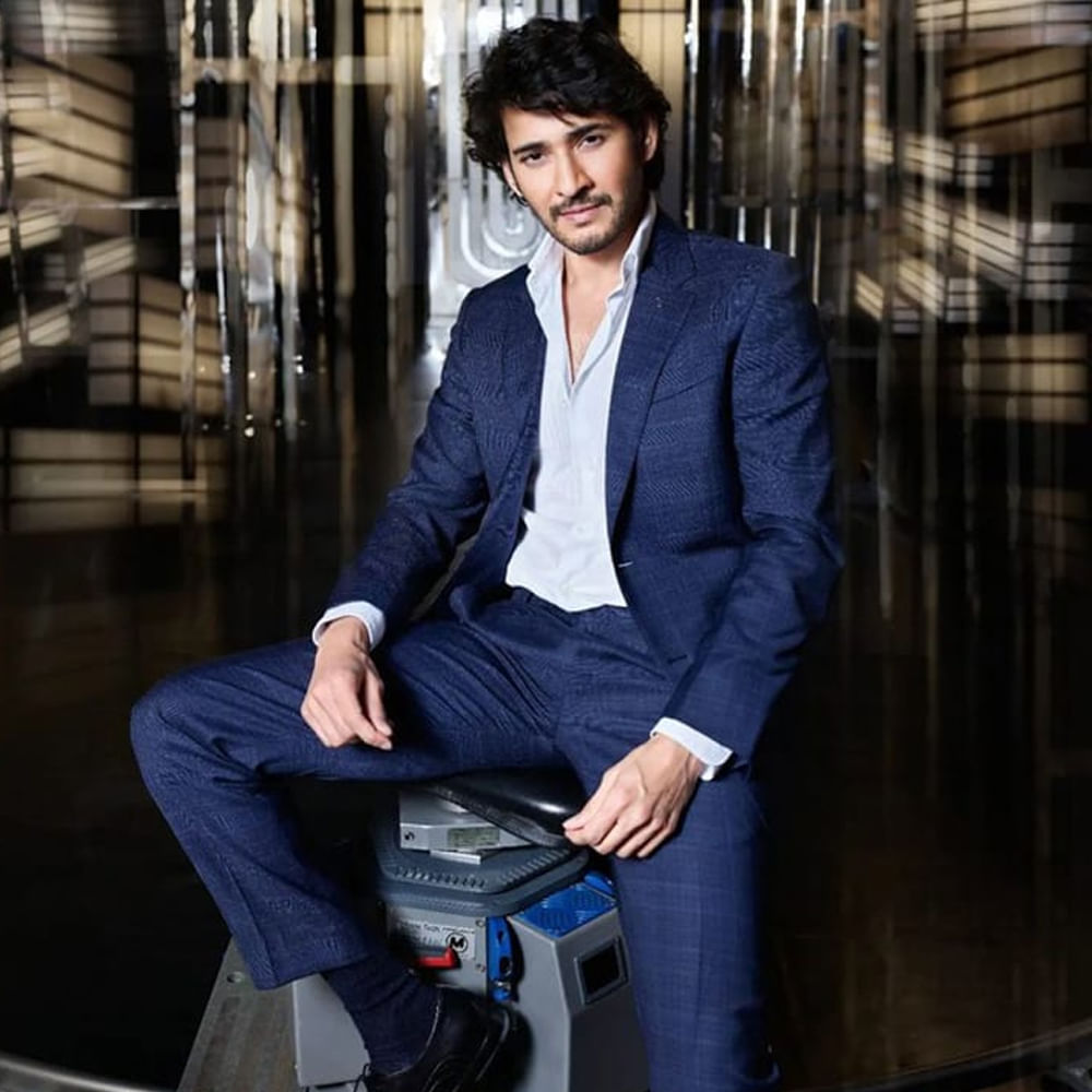 ఇందులో మహేష్ జోడిగా రక్షిత నటించింది. అలాగే హీరో గోపిచంద్, రాశి విలన్ పాత్రలతో అదరగొట్టేశారు. 2003 మే 23న విడుదలైన ఈ సినిమా బాక్సాఫీస్ వద్ద భారీ డిజాస్టర్ గా నిలిచింది. అప్పట్లో ఈ మూవీకి పెద్దగా రెస్పాన్స్ రాలేదు. కానీ మహేష్ మాత్రం తన నటనకు మంచి ప్రశంసలు అందుకున్నాడు.