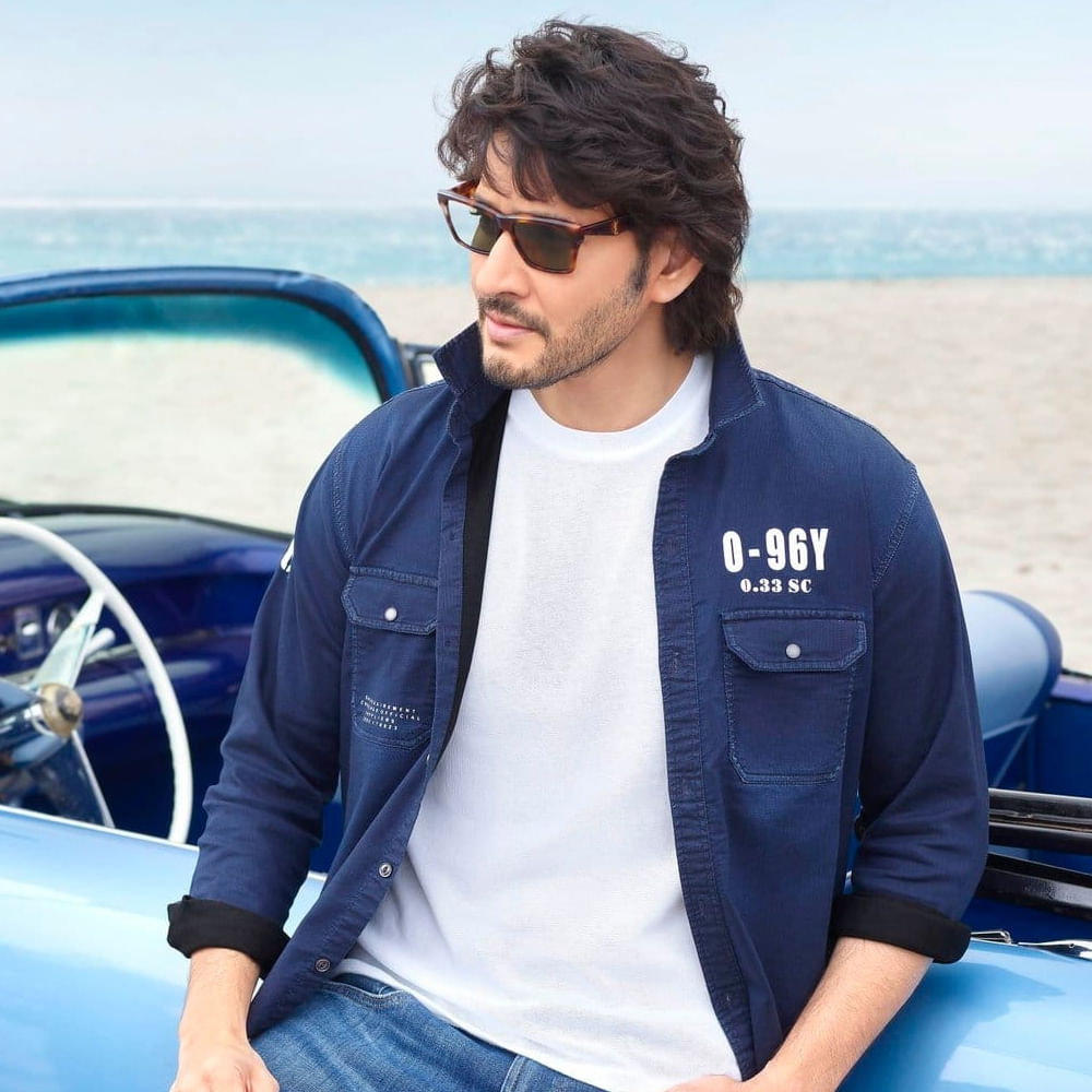 ముందుగా ఈ స్టోరీని పవన్ కళ్యాణ్ కు చెప్పగా.. సున్నితంగా తిరస్కరించారట. దీంతో ఆ తర్వాత నిజం కథ మహేష్ వద్దకు వెళ్లింది. 2003లో భారీ అంచనాల మధ్య విడుదలైన ఈ మూవీ అతిపెద్ద డిజాస్టర్ అయ్యింది. ఇదిలా ఉంటే.. ప్రస్తుతం మహేష్ బాబు నెక్ట్స్ ప్రాజెక్ట్ కోసం ఫ్యాన్స్ ఎంతో ఆసక్తిగా ఎదురుచూస్తున్నారు.