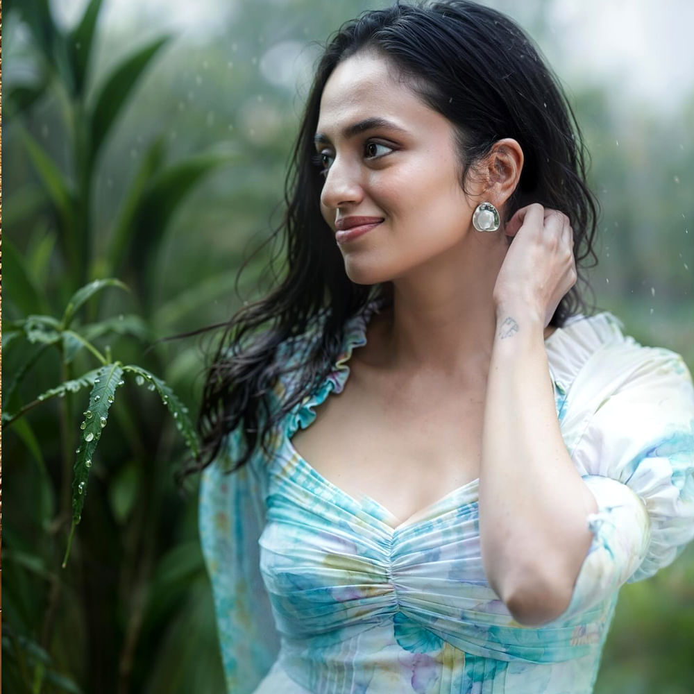 ఈ సినిమా తర్వాత వరుస అవకాశాలు అందుకుంది . నాగ శౌర్య తో కలిసి కళ్యాణమే వైభోగం, ఒరేయ్ బుజ్జిగా, నాగ చైతన్య థాంక్యూ సినిమాల్లో నటించి మెప్పించింది మాళవిక. ఇక ఇప్పుడు ఫలానా అబ్బాయి.. ఫలానా అమ్మాయి అనే సినిమాలో చేస్తోంది. ఈ సినిమాలో మరోసారి నాగ శౌర్యతో జత కట్టింది ఈ భామ.