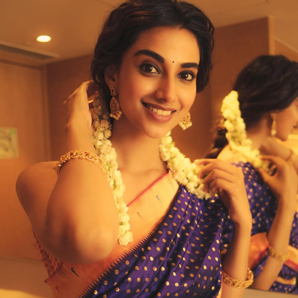 ఇందులో మీనూ పాత్రలో అదరగొట్టేసింది. ఇదిలా ఉంటే.. గతంలో తమిళంలో విజయ్ దళపతి హీరోగా నటించిన గోట్ చిత్రంలో నటించింది. ఈ సినిమా తర్వాత తనపై సోషల్ మీడియాలో దారుణంగా ట్రోల్స్ చేశారట. ఆ వీడియోస్ చూసి తన చాలా బాధపడ్డానని.. దాదాపు వారం రోజులు డిప్రెషన్ లోకి వెళ్లానని తెలిపింది. 