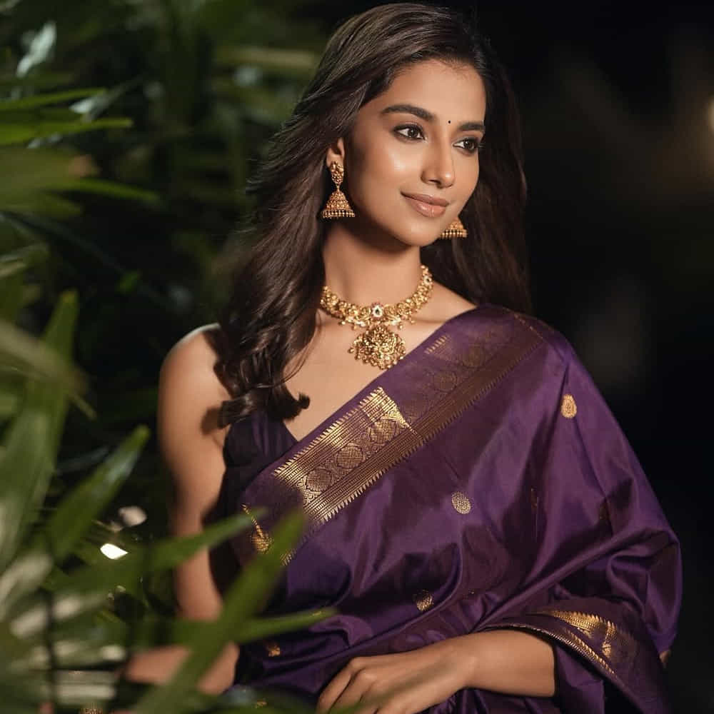ఇవే కాకుండా తెలుగులో మరో రెండు సినిమాలకు కమిట్ అయినట్లు తెలుస్తోంది. ఈ ఏడాదిలో రెండు సినిమాలు.. వచ్చే సంవత్సరంలో మరిన్ని సినిమాలు విడుదలయ్యే అవకాశాలు ఉన్నట్లు సమాచారం. దీంతో ఈ రెండేళ్లు వరుసగా హిట్స్ అందుకోవాలని చూస్తోంది మీనాక్షి. అటు తమిళంలోనూ ఆఫర్స్ వస్తున్నట్లు సమాచారం. 