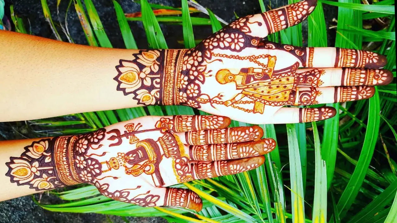 ఆషాడ మాసం అంటే చాలు మహిళలకు సందడే సందడి. మహిళలు ఒకచోట చేరి గోరింటాకు పెట్టుకుంటారు. అటువంటి పరిస్థితిలో మీరు ఈ మెహందీ డిజైన్ ల ఆలోచనలను తీసుకోవచ్చు. ఒక వైపు మహిళలు ఊగుతూ కనిపిస్తారు. మరోవైపు శివలింగం ఆకారం తయారు చేయబడింది. అలాగే దాని చుట్టూ ఒక పూల డిజైన్ తయారు చేయబడింది. ( Credit: ms_bridalmehandiartist )
