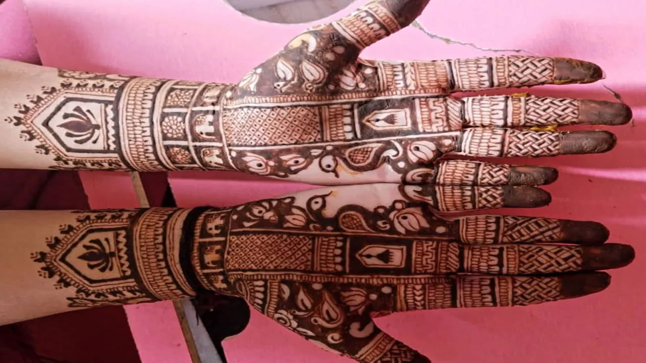 ఈ మెహందీ డిజైన్ ఆషాడ మాసానికి మాత్రమే కాదు ఫంక్షన్లకు కూడా మంచి ఎంపిక. ఇది తామర పువ్వు, బాతు, ఏనుగు మోటిఫ్ డిజైన్‌ను కలిగి ఉంది. దీని చుట్టూ నెట్ డిజైన్ కూడా ఉంది. ఈ మెహందీ డిజైన్ చాలా అందంగా కనిపిస్తుంది. (Credit: mehndibykhushi278)