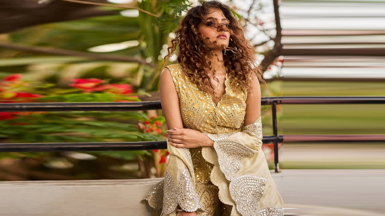 2022లో వరుణ్ తేజ హీరోగా తెలుగు స్పోర్ట్స్ యాక్షన్ డ్రామా చిత్రం గనిలో థమన్ మ్యూజిక్ అందించిన "రోమియో జూలియట్" అనే పాట ఆలపించింది. మహావీరుడు (డి) "బంగారుపేటలోన" అని మరో తెలుగు పాట పడింది.