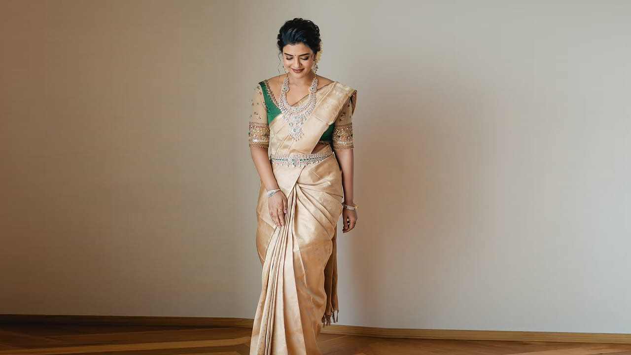 ఈ ఏడాది పండక్కి ప్రేక్షకుల ముందుకి వచ్చిన సంక్రాంతికి వస్తున్నాం సినిమాతో తెలుగులో మరో బ్లాక్ బస్టర్ అందుకుంది ఈ వయ్యారి. ప్రస్తుతం కరుప్పర్ నగరం,  మోహన్ దాస్, తీయవర్ కులైగల్ నడుంగ అనే తమిళ సినిమాలతో పాటు ఉత్తరాఖండ అనే ఓ కన్నడ సినిమాలో నటిస్తుంది.