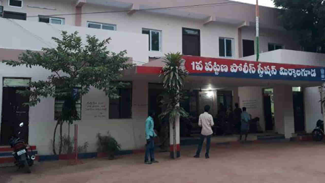 Nalgonda: ముందు తలలో నాలుకలా మెలిగాడు - అందరికీ నమ్మకం కుదిరాక దుకాణం బంద్