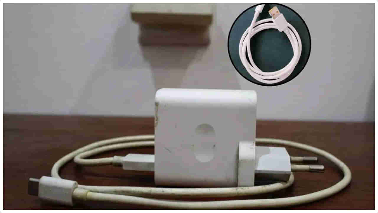 Tech Tips: మీ మొబైల్ ఛార్జర్‌పై నల్లటి మరకలు ఉన్నాయా? ఇలా చేస్తే మెరిసిపోతుంది? అద్భుతమైన ట్రిక్స్‌