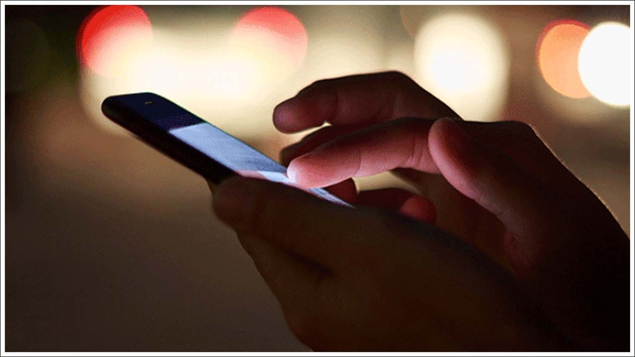 లొకేషన్ సర్వీస్‌ను ఆఫ్ చేయండి: మీరు మీ ఫోన్‌లో లొకేషన్ సర్వీస్‌ను ఎల్లవేళలా ఆన్‌లో ఉంచినప్పటికీ, మీ మొబైల్ డేటా వేగంగా అయిపోతుందని మీకు తెలుసా? మీరు డేటాను సేవ్ చేయాలనుకుంటే, ఫోన్ సెట్టింగ్‌లకు వెళ్లి ఈ ఎంపికను ఆఫ్ చేయండి.