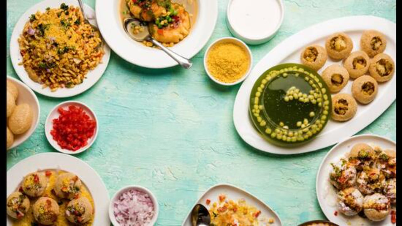 Food: పానీపూరి టు కార్న్ చాట్ వరకు.. వానాకాలంలో నోరూరించే 8 స్నాక్ ఐటెమ్స్ ఇవి.. Food: పానీపూరి టు కార్న్ చాట్ వరకు.. వానాకాలంలో నోరూరించే 8 స్నాక్ ఐటెమ్స్ ఇవి..