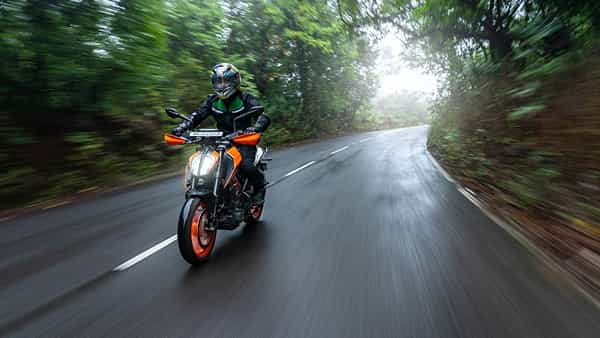 Monsoon Tips: ముందు జాగ్రత్తతో ముప్పు నుంచి రక్షణ.. వర్షకాలంలో బైక్స్ విషయంలో ఈ టిప్స్ పాటించడం మస్ట్..!