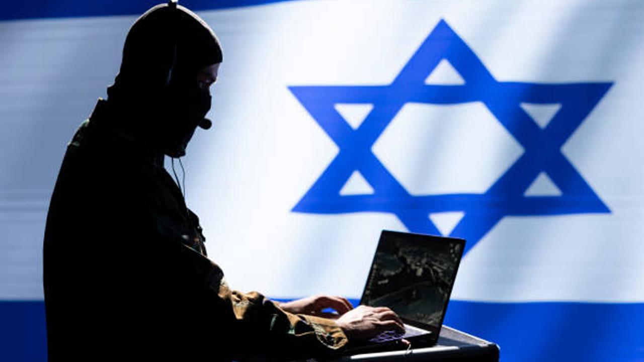 మొస్సాద్: ఇజ్రాయెల్ నిఘా సంస్థ మొస్సాద్ ప్రపంచంలోని అత్యంత ప్రమాదకరమైన సంస్థలలో ఒకటి. 1949లో స్థాపించిన మొస్సాద్ ప్రపంచవ్యాప్తంగా ఇజ్రాయెల్ శత్రువులను వేటాడి చంపుతుంది. ఇప్పటికి అనేక మిషన్ చేసి సక్సెస్ అయింది.