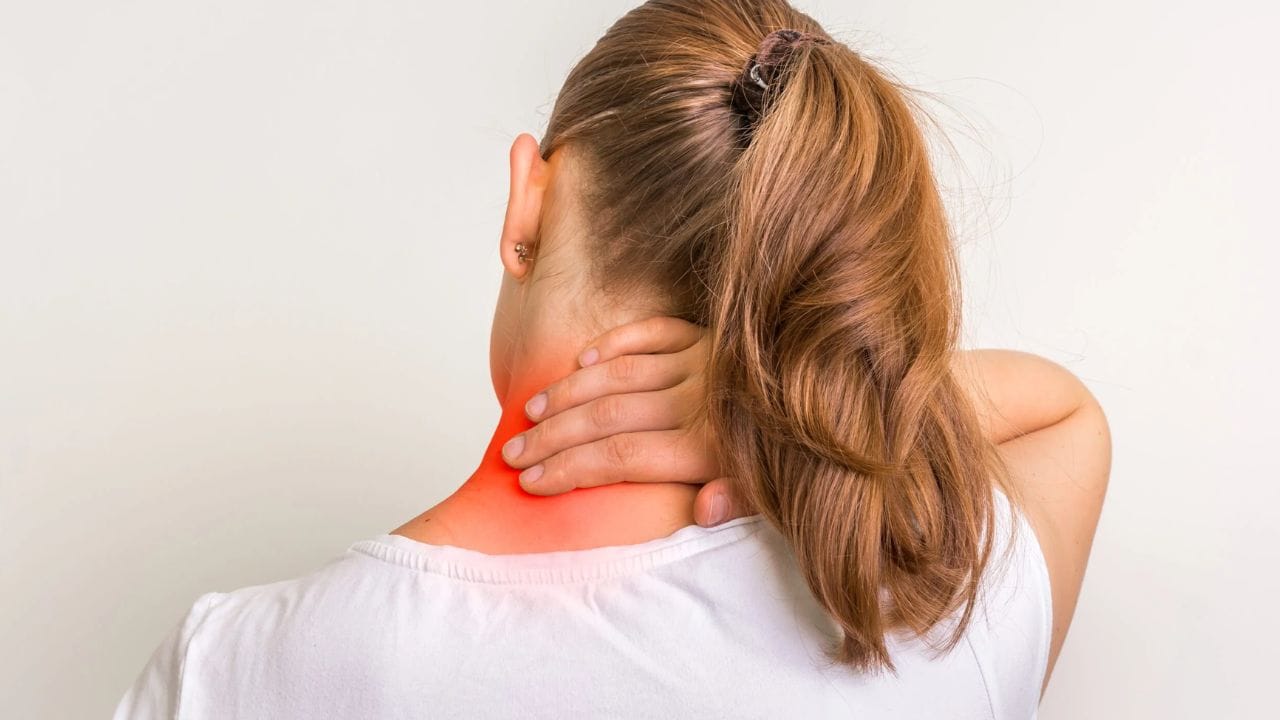 Neck Pain Relief: మెడ నొప్పితో బాధపడుతున్నారా..? ఇలా చేస్తే నొప్పి మాయం అవుతుంది..!