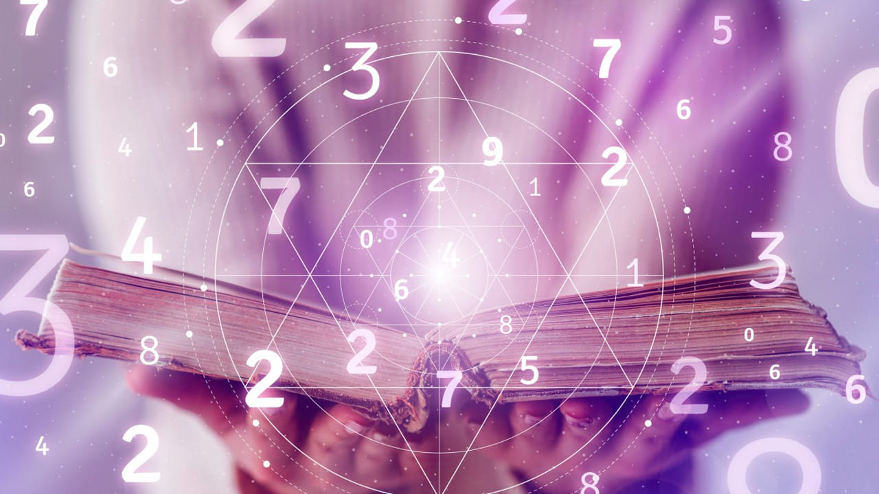 సంఖ్యా శాస్త్రం ప్రకారం ఏ నెలలో అయినా సరే ఐదవ తేదీలో జన్మించిన వారు చాలా క్రమశిక్షణ తోటి మెదులుతారంట. అంతే కాకుండా వీరి క్రమశిక్షణ వీరికి సమాజంలో మంచి గుర్తింపు తీసుకొస్తుంది అంటున్నారు సంఖ్యా శాస్త్ర నిపుణులు. అలాగే వీరు ఇతరులతో కూడా చాలా కలివిడిగా ఉంటారంట.