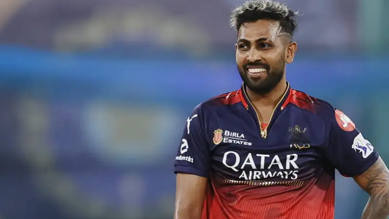 నువాన్ తుషార: IPL 2025 లో, నువాన్ తుషారకు సీజన్ రెండవ భాగంలో ఆడే అవకాశం లభించింది. కానీ, RCB ఈ శ్రీలంక పేసర్‌ను తదుపరి సీజన్‌లో తమతో ఉంచుకోవడం ఇష్టం లేదు. IPL 2025 లో RCB తరపున తుషార కేవలం 1 వికెట్ మాత్రమే తీయగలిగాడు.