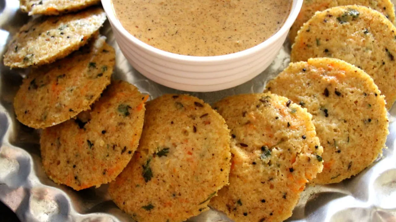Oats Idli With Coconut Chutney
