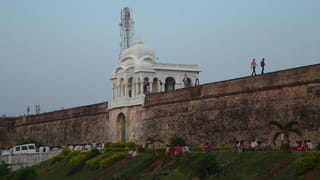 Travel in Bengaluru: బెంగుళూరు వెళ్తున్నారా.. సమీపంలో బెస్ట్ పర్యాటక ప్రాంతాల్లో ఓ లుక్ వేయండి..