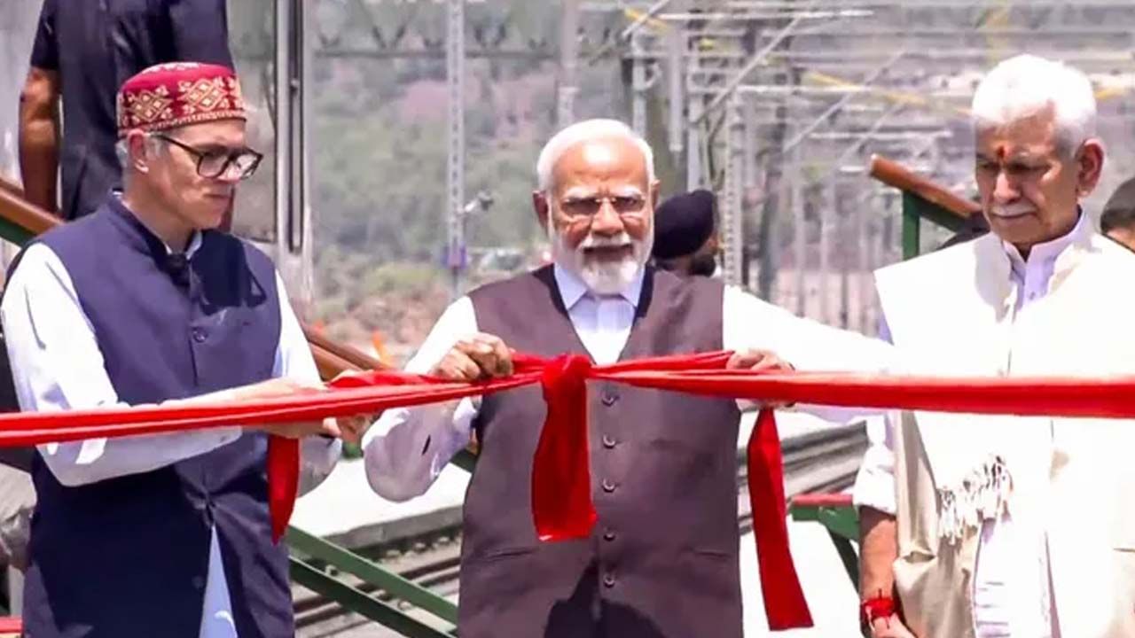 బ్రిటిష్ వారు చేయలేనిది నరేంద్ర మోదీ చేశారు.. ప్రధానిని ప్రశంసించిన ఒమర్ అబ్దుల్లా