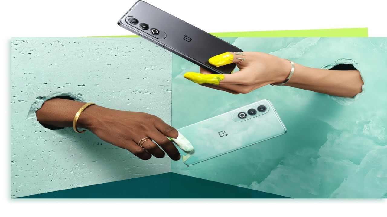 అత్యాధునిక ఫీచర్లు, లేటెస్టు అప్ డేట్లతో వన్ ప్లస్ నార్డ్ సీఈ 4 అందుబాటులోకి వచ్చింది. దీనిలో 6.7 అంగుళాల పూర్తి హెచ్ డీ అమోలెడ్ డిస్ ప్లే, ఆక్టా కోర్ స్నాప్ డ్రాగన్ 7 జెన్ చిప్ సెట్, 8 జీబీ ర్యామ్, 256 జీబీ స్టోరేజీ, ముందు 16 ఎంపీ, వెనుక 50 ఎంపీ మెగా పిక్సల్, 8 ఎంపీ అల్ట్రావైడ్ కెమెరాలు ఆకట్టుకుంటున్నాయి. 5,500 ఎంఏహెచ్ బ్యాటరీ, ఆక్సిజన్ ఓఎస్ 15తో కూడిన ఆండ్రాయిడ్ 15 ఆపరేటింగ్ సిస్టమ్ బాగున్నాయి. దీనిలో 128 జీబీ స్టోరేజీ వేరియంట్ రూ.24,999కు, 256 స్టోరేజీ వేరియంట్ రూ.26,999కు అందుబాటులో ఉన్నాయి. 