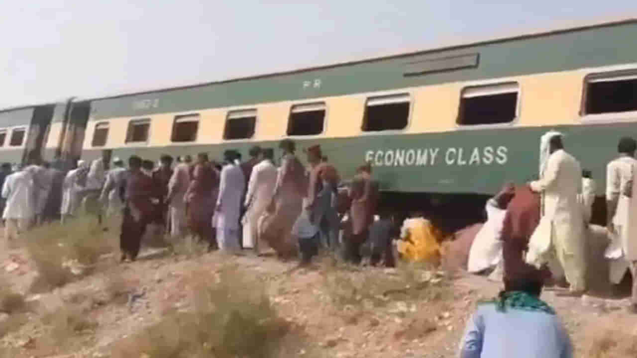 Pakistan Bomb Blast: పాకిస్తాన్‌లో పేలుడు.. భయంకరమైన విధ్వంసం..  పట్టాలు తప్పిన జాఫర్‌ ఎక్స్‌ప్రెస్‌ 6 బోగీలు