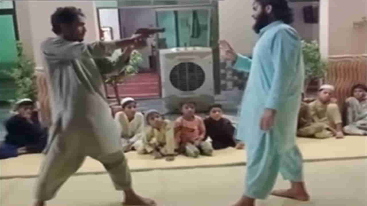 ఉగ్రవాద శిక్షణలో చిన్నారులు.. తుపాకీ పట్టుకోవడంలో చిన్నతనం నుంచే తర్ఫీదు!