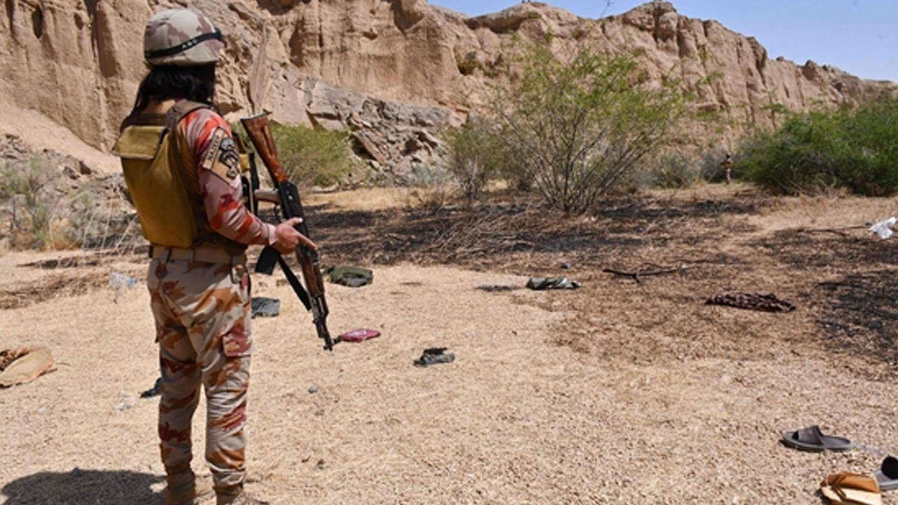 ఆత్మాహుతి దాడి.. 13 మంది సైనికుల మృతి.. ఎక్కడంటే?