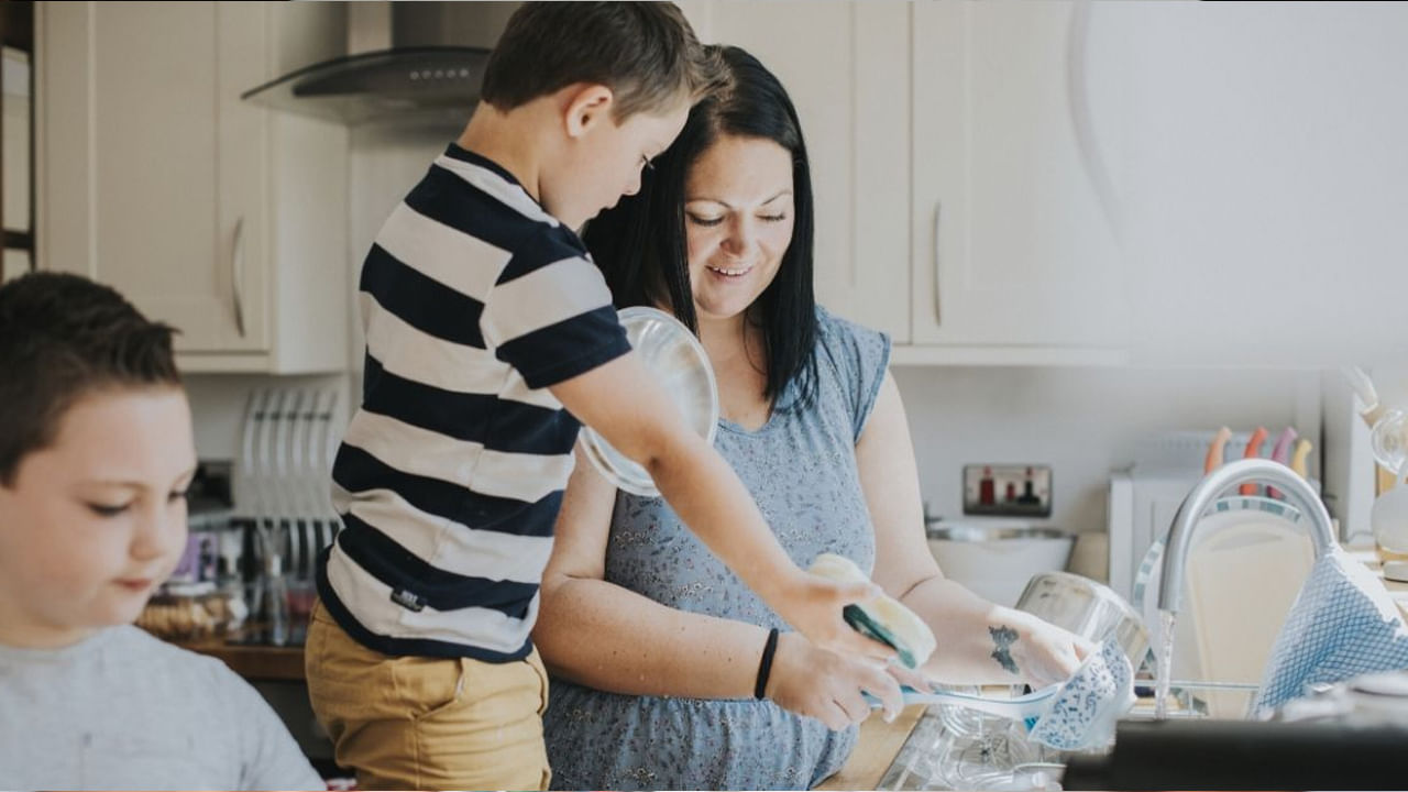 అదే విధంగా ఒక పిల్లవాడు తాను ఏదో పని చేస్తూ అందులోనే ఏకాగ్రతతో మునిగిపోయి, పక్కవారు చెప్పేది కూడా పట్టించుకోకుండా తన పని తాను చేసుకుంటున్నాడు అంటే? తాను తనపని పట్ల పూర్తి అవగాహనతో ఉన్నాడని, ఏపని చేసినా ఏకగ్రతగా చేస్తాడనే అర్థం. అది అతని భవిష్యత్తుకు చాలా ఉపయోగపడుతుదని చెబుతున్నారు నిపుణులు.